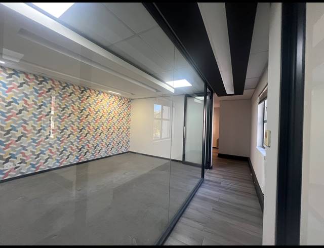 90M² OFFICE TO LET IN HYDE PARK